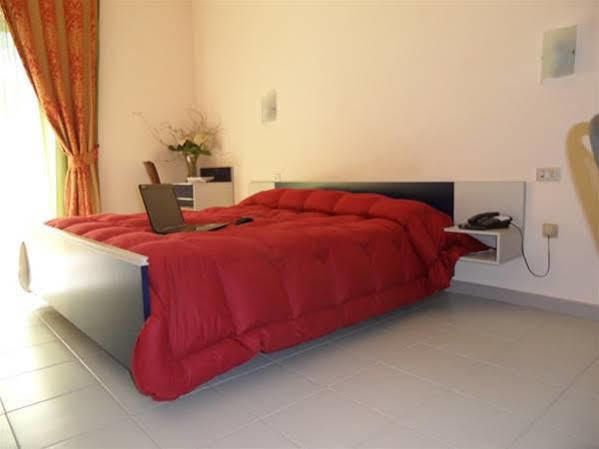 Hotel Villa Giusy Castellaneta Marina Buitenkant foto